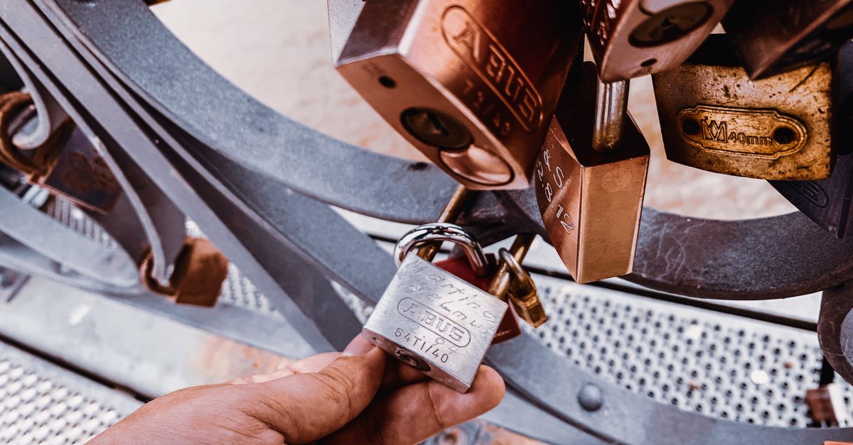 How Long Does It Usually Take for a Locksmith to Show Up? — Hollis Locksmiths