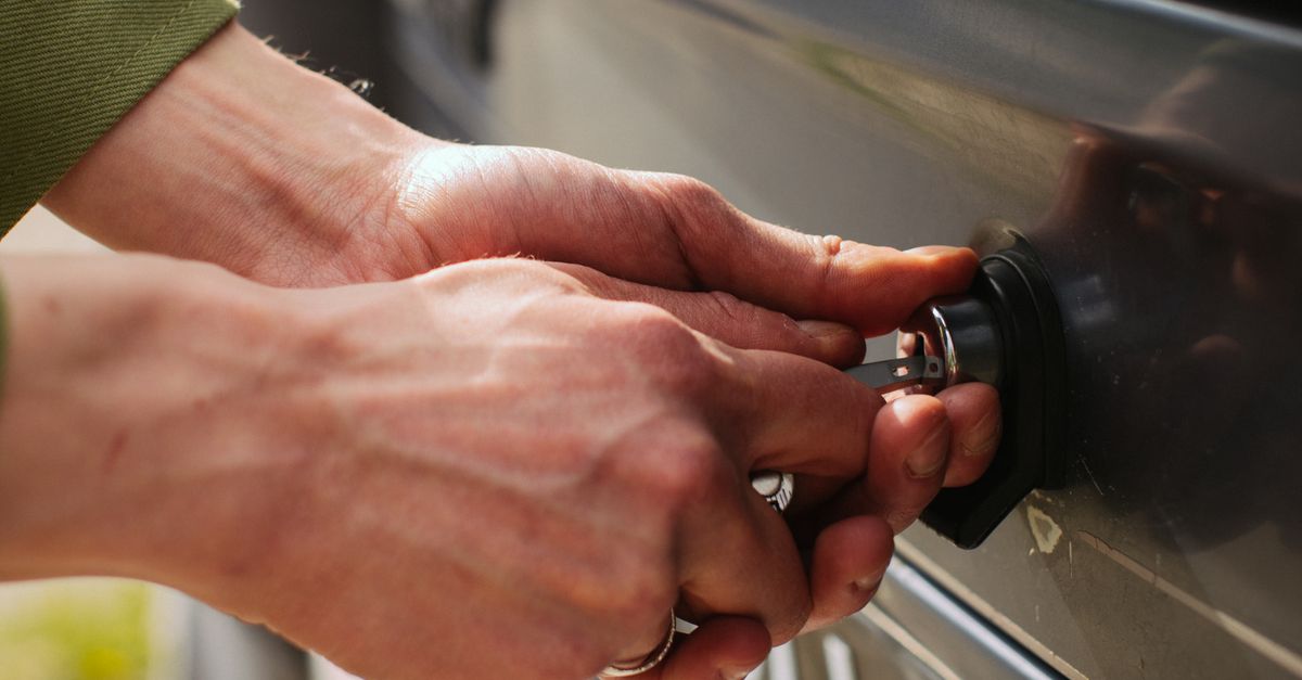 locksmith service technician — Hollis Locksmiths